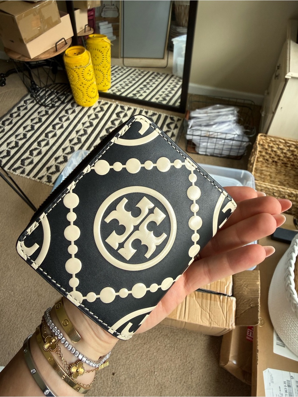 Tory Burch Black and Cream Logo Zip Wallet - Picture 2 of 8